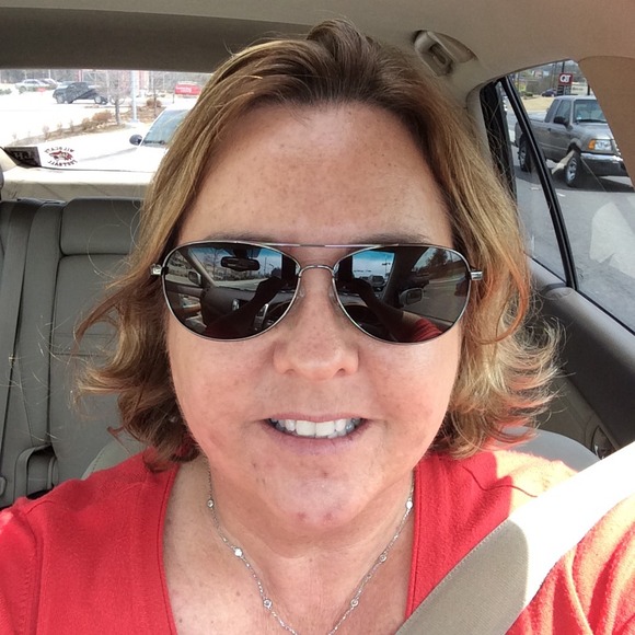 Profile Picture of Donna Haster (@coronadelmar1) on Poshmark