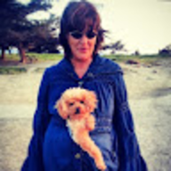 Profile Picture of Patricia Frost (@poofersnoop) on Poshmark
