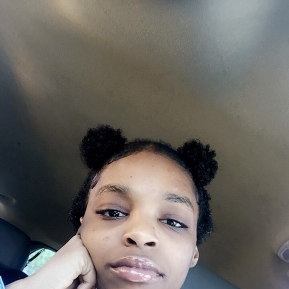 Profile Picture of Oriole Mathis (@omoxiii) on Poshmark