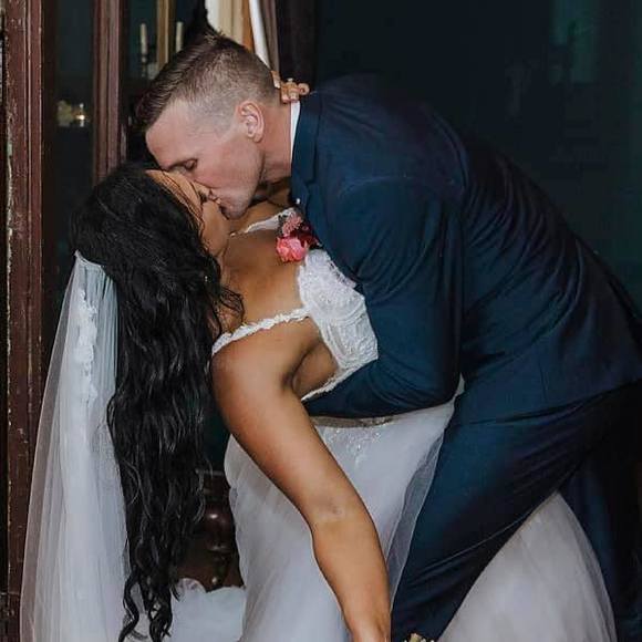 Profile Picture of Amanda Winslade (@amandawinslade) on Poshmark