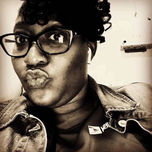 Profile Picture of Dina nicole Solomon (@lynn415) on Poshmark