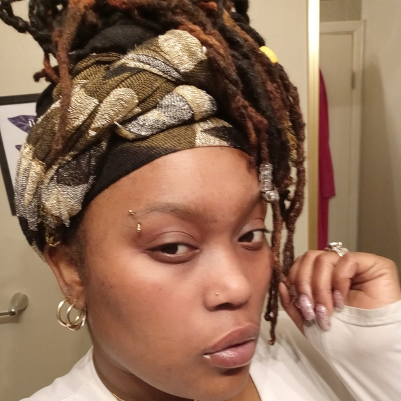 Profile Picture of Shanice Owens (@mrsshaniceowens) on Poshmark