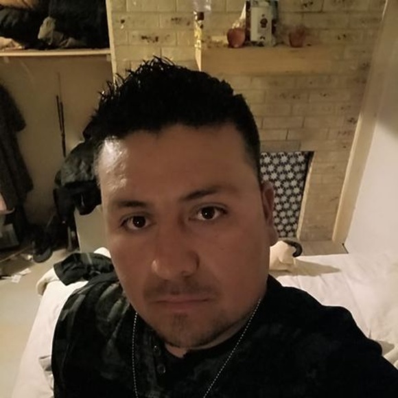 Profile Picture of Oscar Resendis (@oscarresendis) on Poshmark