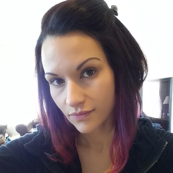 Profile Picture of Crystal Winnier (@sparkleo) on Poshmark
