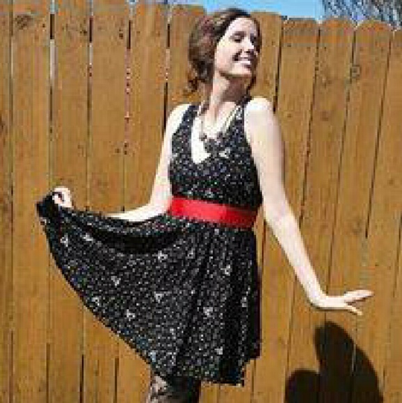 Profile Picture of April Alexander (@apraar) on Poshmark