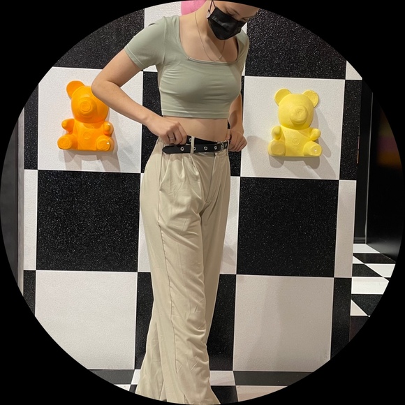 Profile Picture of Liv Rayson (@livrayson) on Poshmark