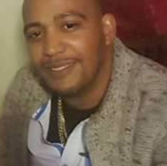 Profile Picture of Biebenido Perez (@biebenidoperez) on Poshmark