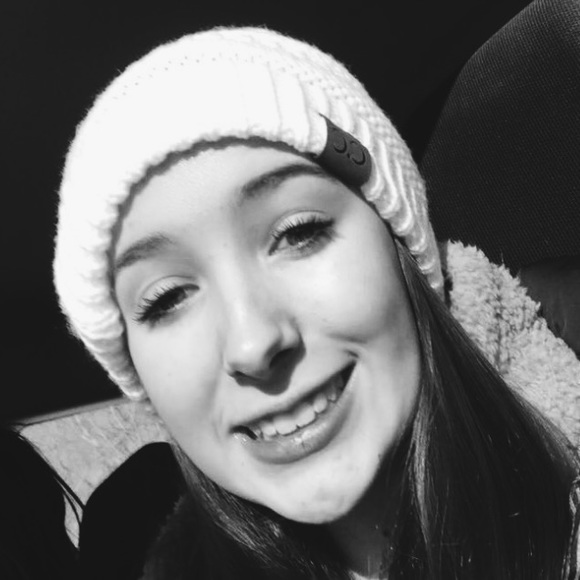 Josie Dresen - Poshmark Profile Picture of Josie Dresen (@jdresn) on Poshmark