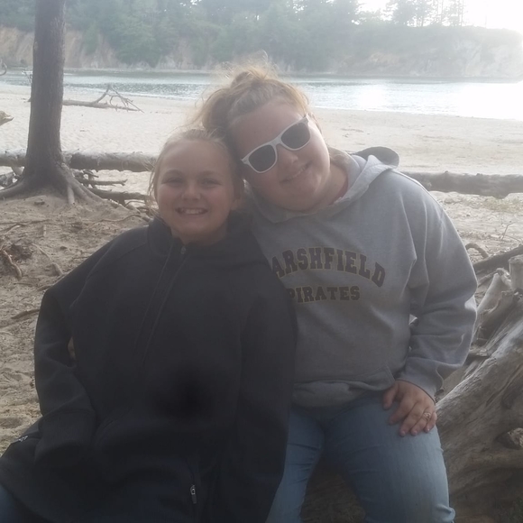 Profile Picture of Kayt Glazier (@kathrynglazier) on Poshmark