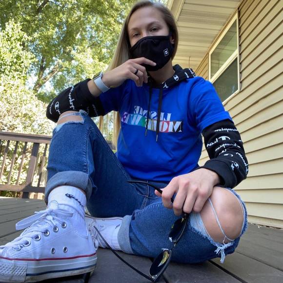 Profile Picture of Caitlin Stuewer (@cpstuewer) on Poshmark