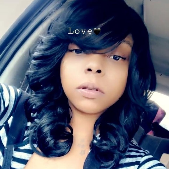 Profile Picture of Zyresha Rogan (@ziresha68) on Poshmark