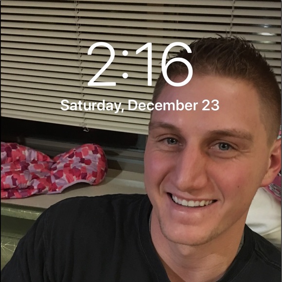 Profile Picture of Colin Becker (@colinbecker) on Poshmark