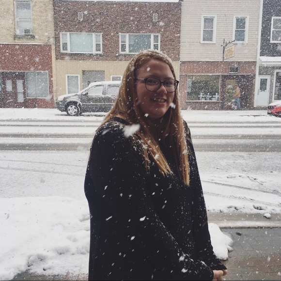 Profile Picture of Jillian Andress (@jillianandress) on Poshmark