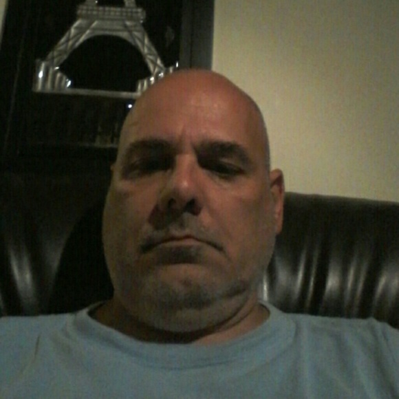 Profile Picture of Mike Savage (@msavag000) on Poshmark