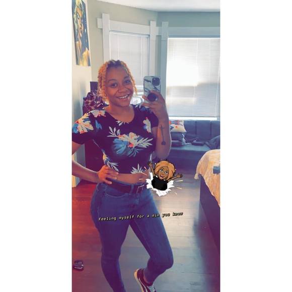 Profile Picture of Ayla Parham williams (@baylapw) on Poshmark