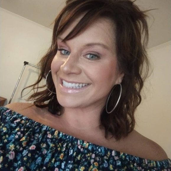 Profile Picture of April Craig (@aprilcraig3019) on Poshmark