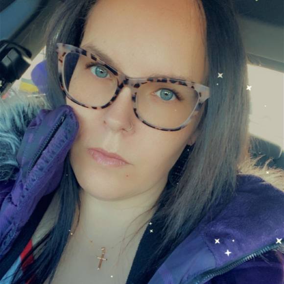 Profile Picture of Anne Mckever (@annieblueyez) on Poshmark