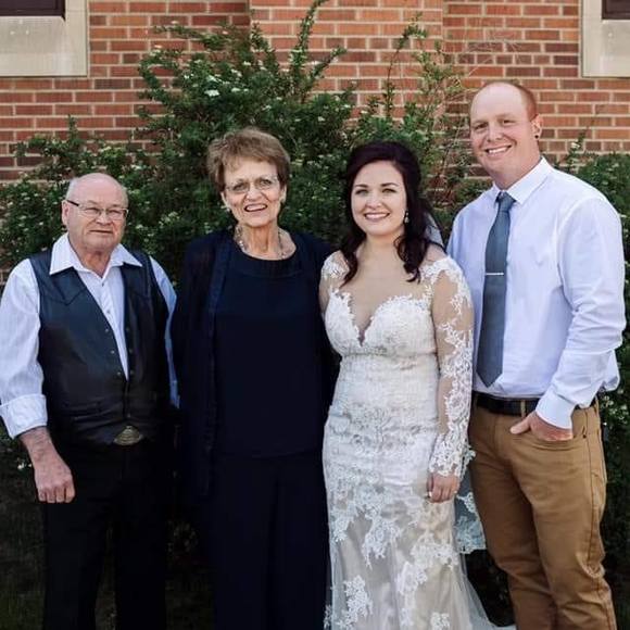 Profile Picture of Mary kay Weinberger (@grannybird526) on Poshmark