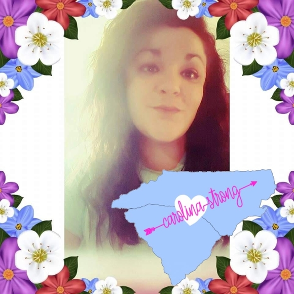 Profile Picture of Erika Nadeau (@erikakooyman) on Poshmark