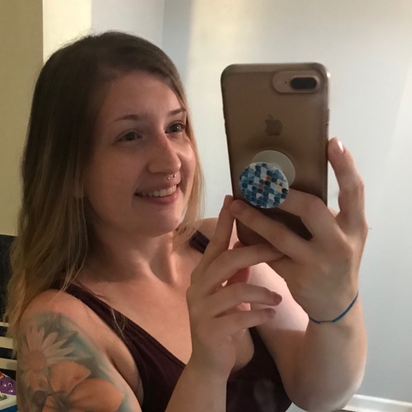 Profile Picture of Amber Hendricks (@anh711) on Poshmark