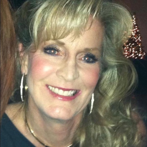 Profile Picture of Lish Camilli (@lishmilli) on Poshmark
