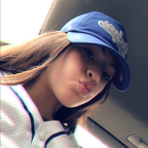 Profile Picture of Melany Araque (@givemefreestuf) on Poshmark