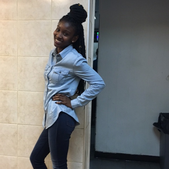 Iyana Falby - Poshmark Profile Picture of Iyana Falby (@iyanafalby) on Poshmark