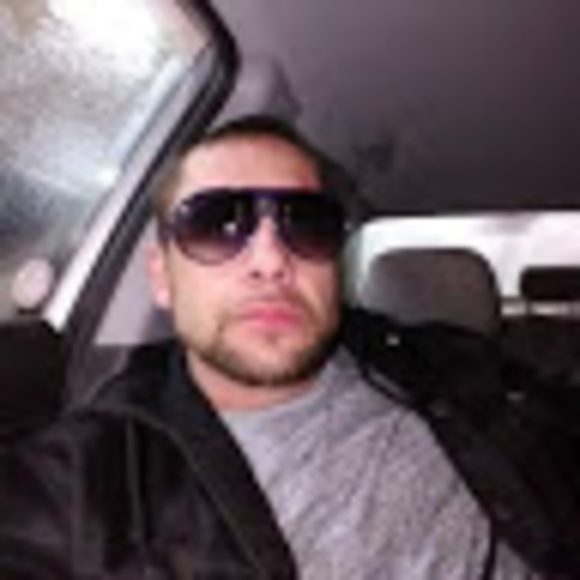 Profile Picture of Tyler Olson (@olsontyler000) on Poshmark