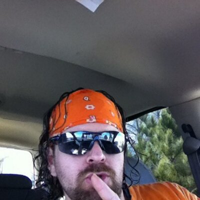 Profile Picture of Robert Hufford (@pappy_sailor) on Twitter