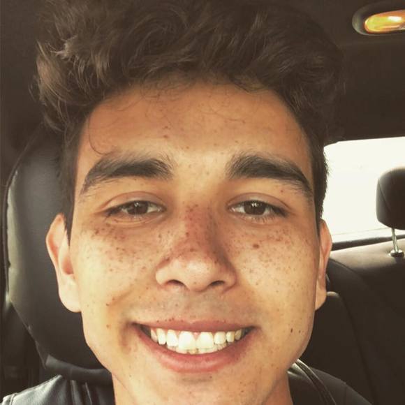 Profile Picture of Brandon Neave (@bneave12) on Poshmark