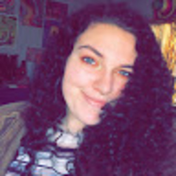 Profile Picture of Julia Owens (@owensjulia315) on Poshmark