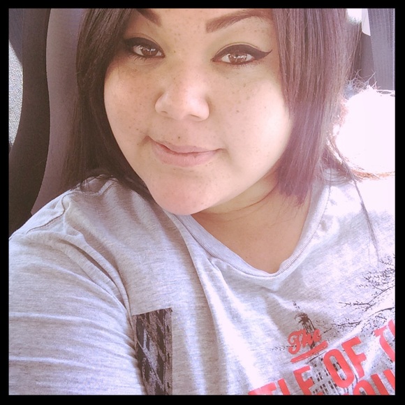 Profile Picture of Dominique Borelli (@dab420) on Poshmark