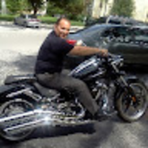 Profile Picture of Alfredo Baguer (@alfredobaguer) on Poshmark