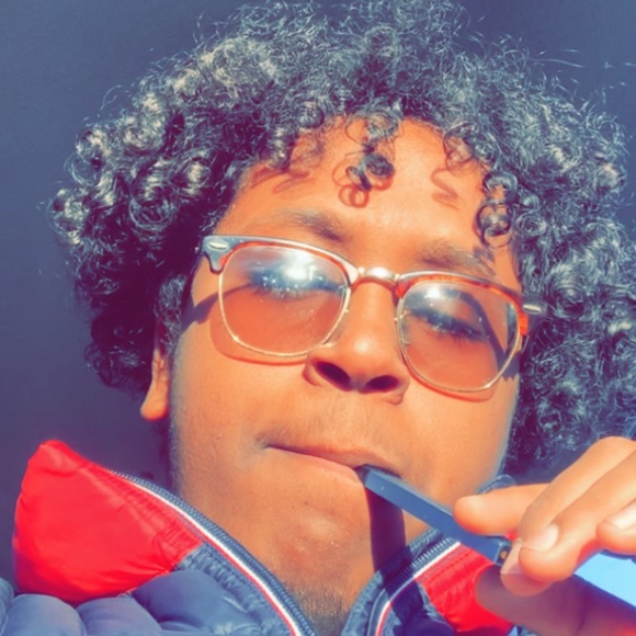 Profile Picture of Hussein Hussein (@husseinhusse557) on Poshmark