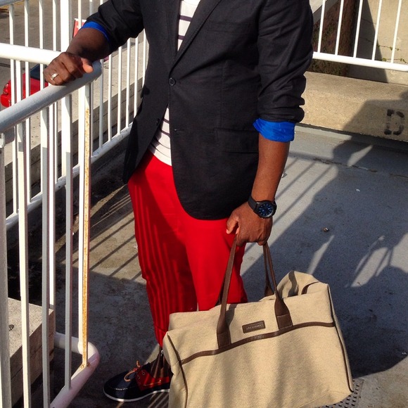 Profile Picture of L A (@teefy) on Poshmark