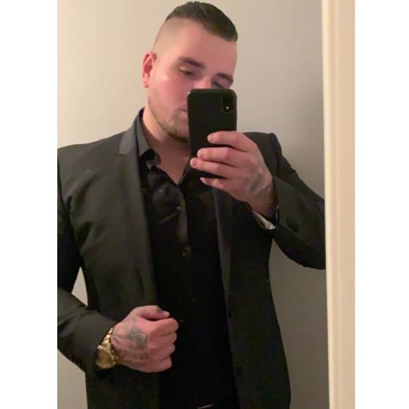 Profile Picture of David Thibault (@davidthibault) on Poshmark