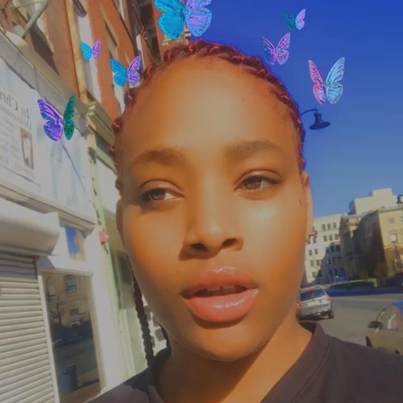 Profile Picture of Cherry Honeycomb (@lebandz22) on Poshmark