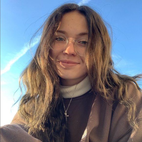 Profile Picture of Annabelle Pichette (@annabelle0993) on Poshmark