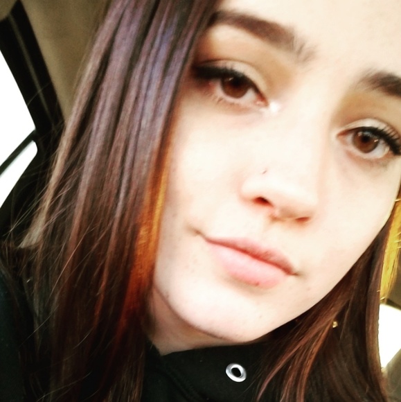 Profile Picture of Carlie Throndson (@carliecoolcat98) on Poshmark