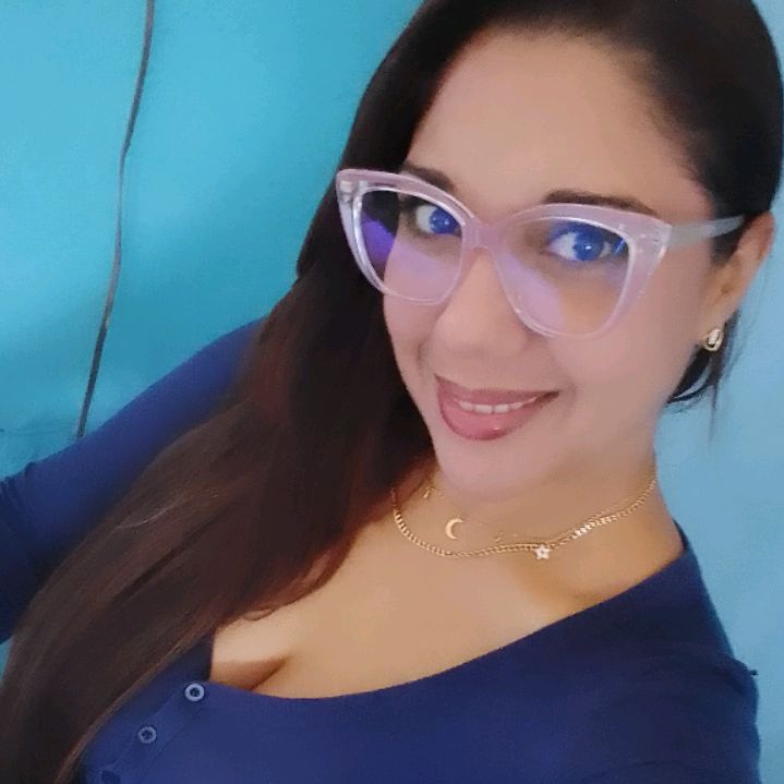 Profile Picture of   TikTok Roxana Castillo... (@roxycastilloe) on Tiktok