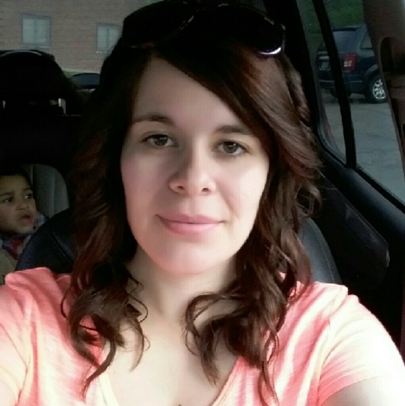 Profile Picture of Tonya Woodyard (@twoodyard) on Poshmark