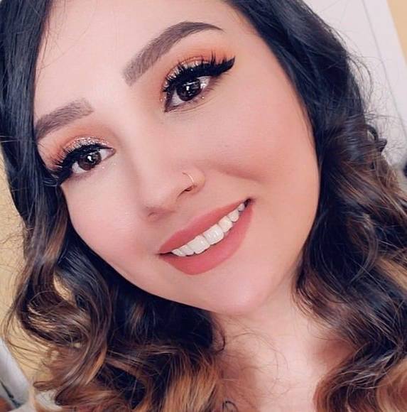 Profile Picture of Jessandra Cordova (@jessandra93) on Poshmark