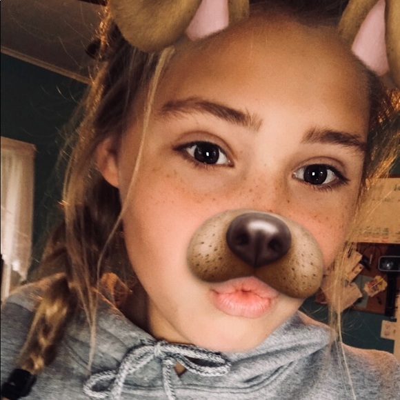 Profile Picture of Mandi Kinstler (@mandikinstler) on Poshmark