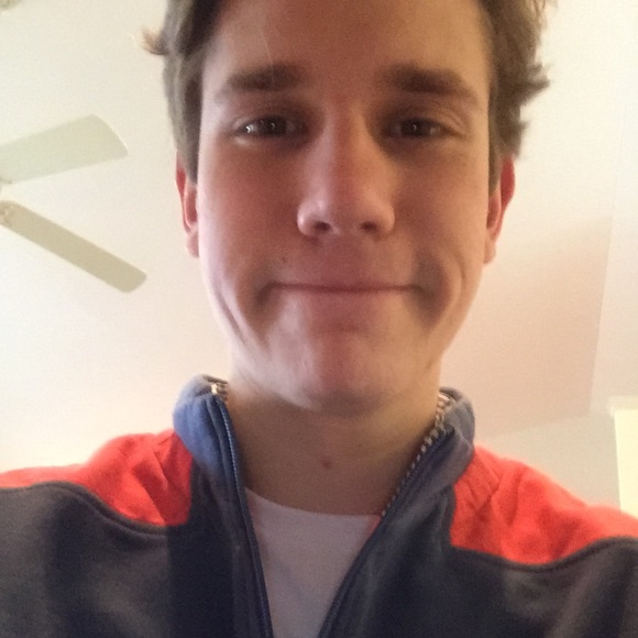 Profile Picture of Nic Ellingboe (@nicellingboe) on Poshmark