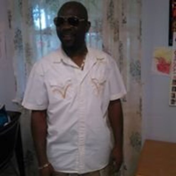 Profile Picture of James Sipley (@jamessipley) on Poshmark