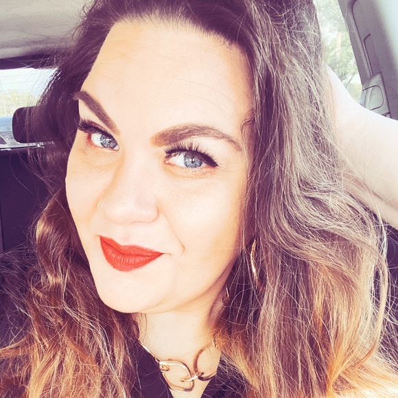 Profile Picture of Leah Watson (@lwatson1986) on Poshmark