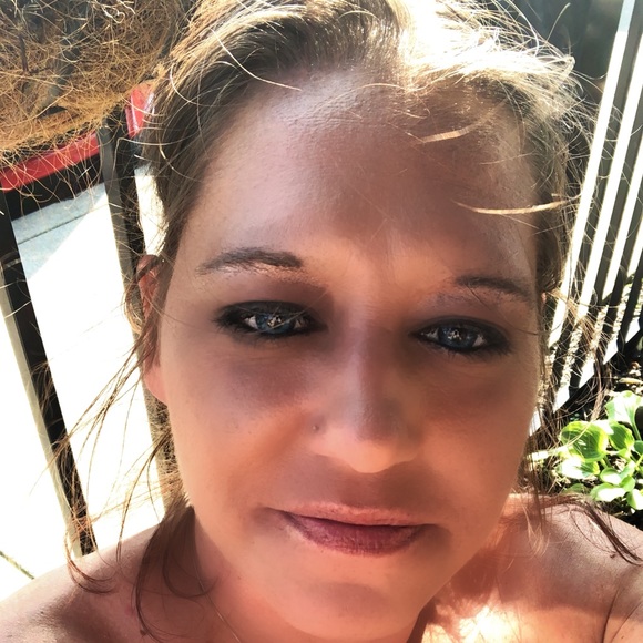 Profile Picture of Erica Whetzel (@erica_gray) on Poshmark