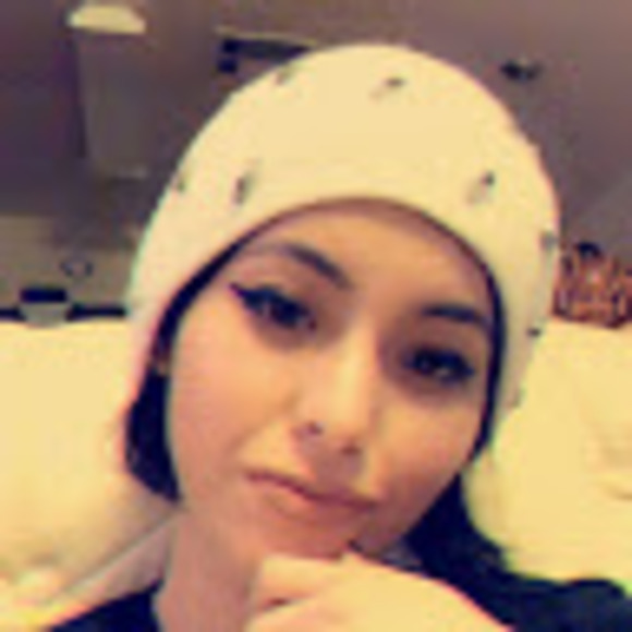 Itzel Castro - Poshmark Profile Picture of Itzel Castro (@itzelcastro349) on Poshmark