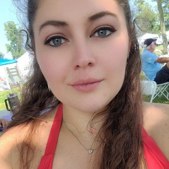 Profile Picture of Sarah Wiant (@sassysar494) on Poshmark