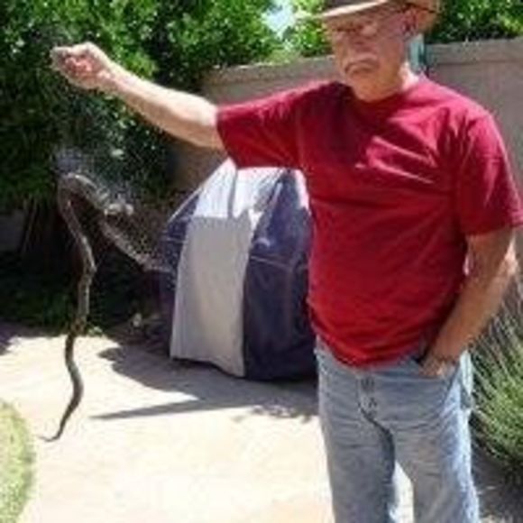 Profile Picture of Robert Gaare (@robertgaare) on Poshmark